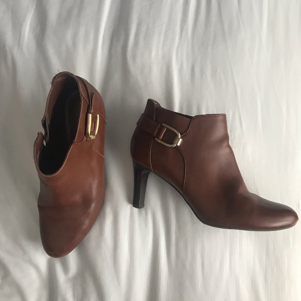 Bandolino brown leather heeled bootie
